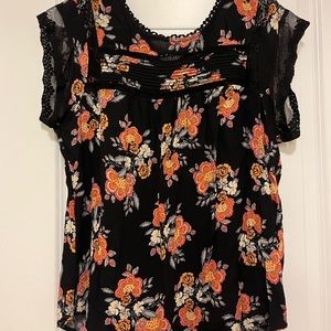 Short sleeve blouse.